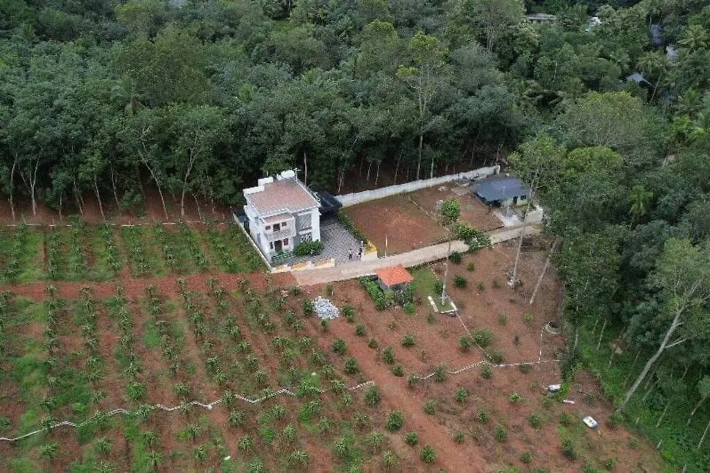 Bk Farmhouse Homestay Balarampuram 0*,  Índia